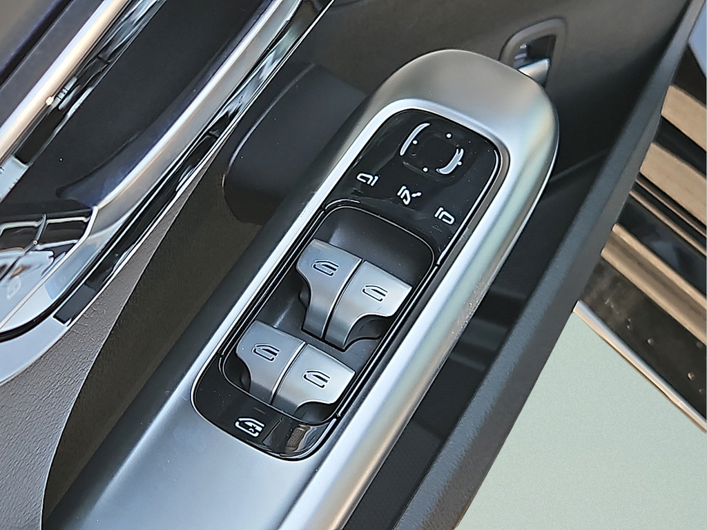 New 2026 Mercedes-Benz C 43 AMG 4MATIC Sedan image 17