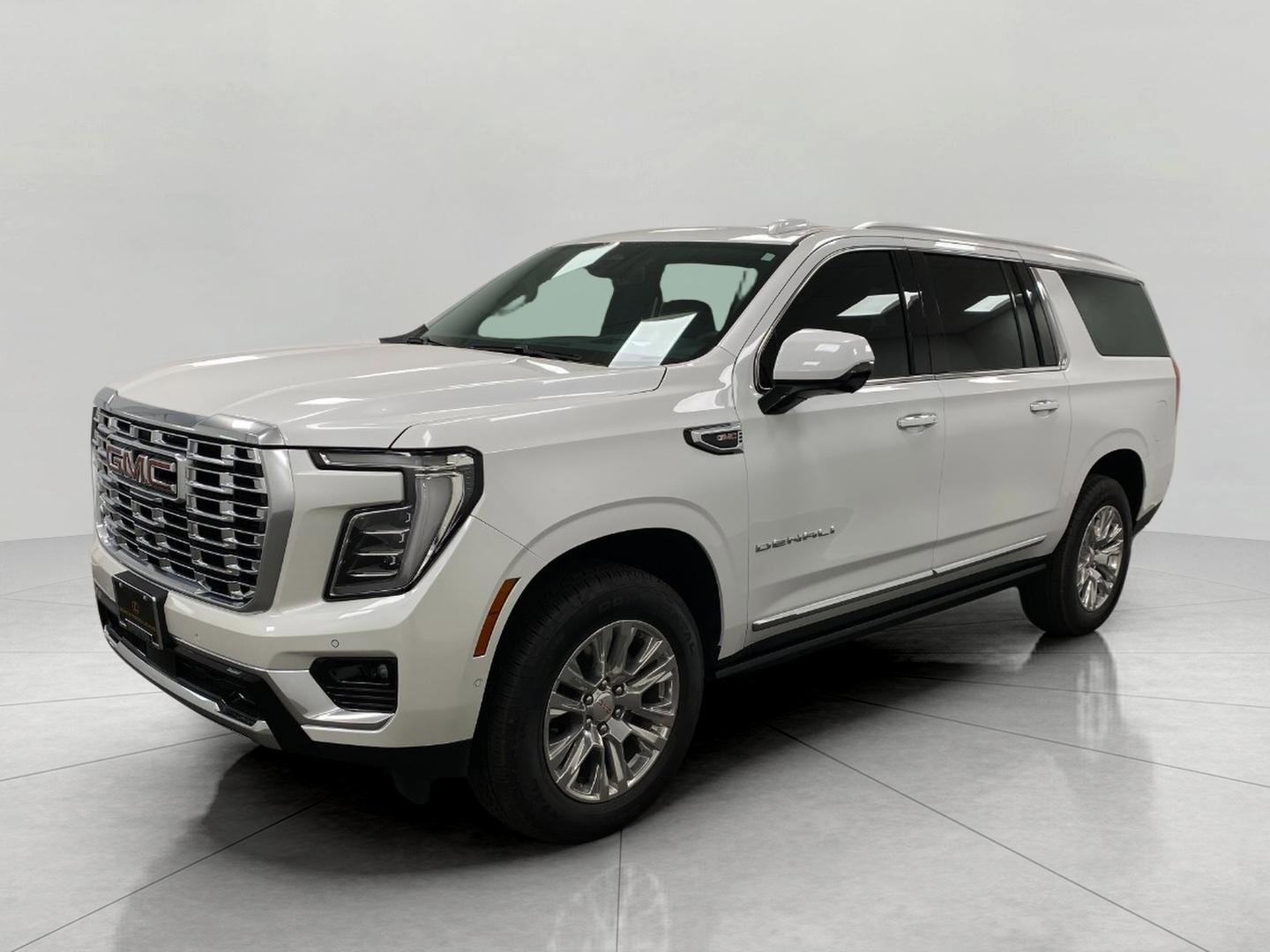 Used 2025 GMC Yukon XL Denali w/ Sun & Power Step Package image 11