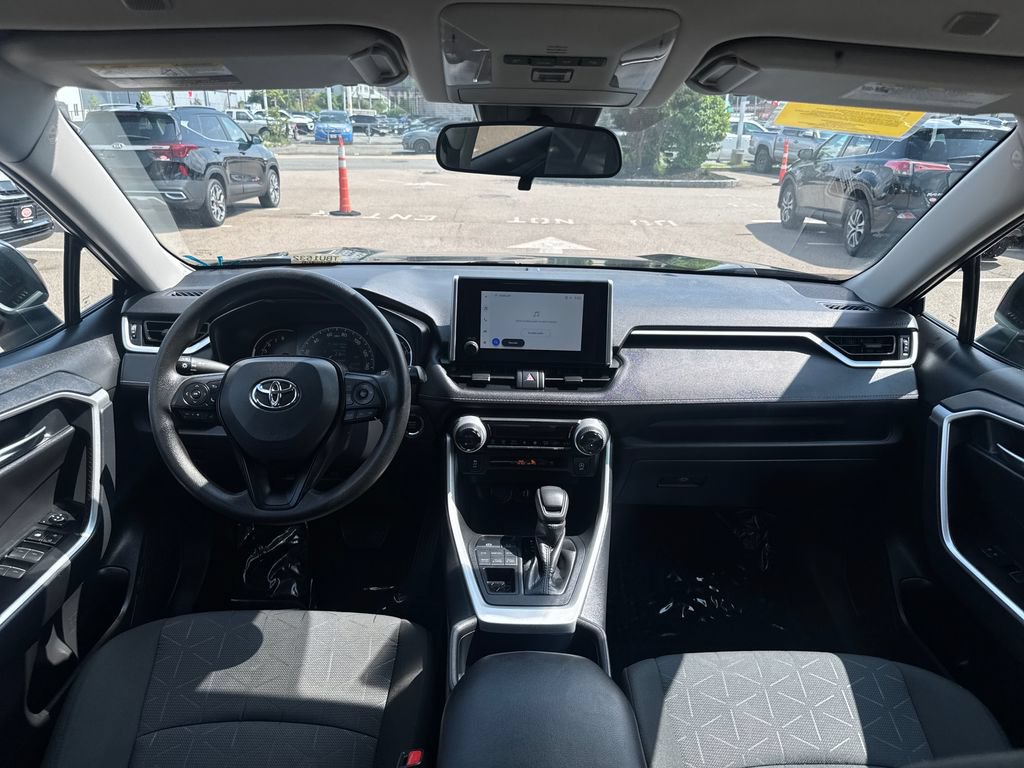 Used 2025 Toyota RAV4 XLE AWD/4WD image 11