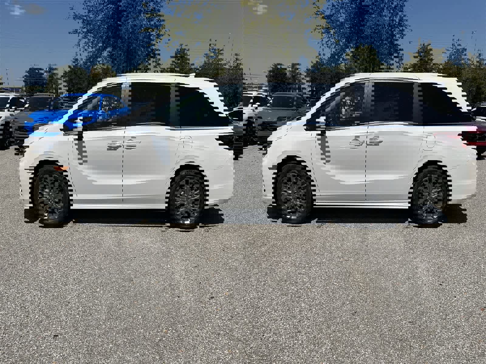 New 2026 Honda Odyssey Touring image 3