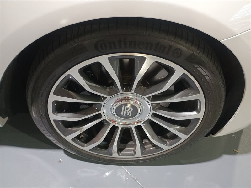Used 2018 Rolls-Royce Dawn RWD image 39