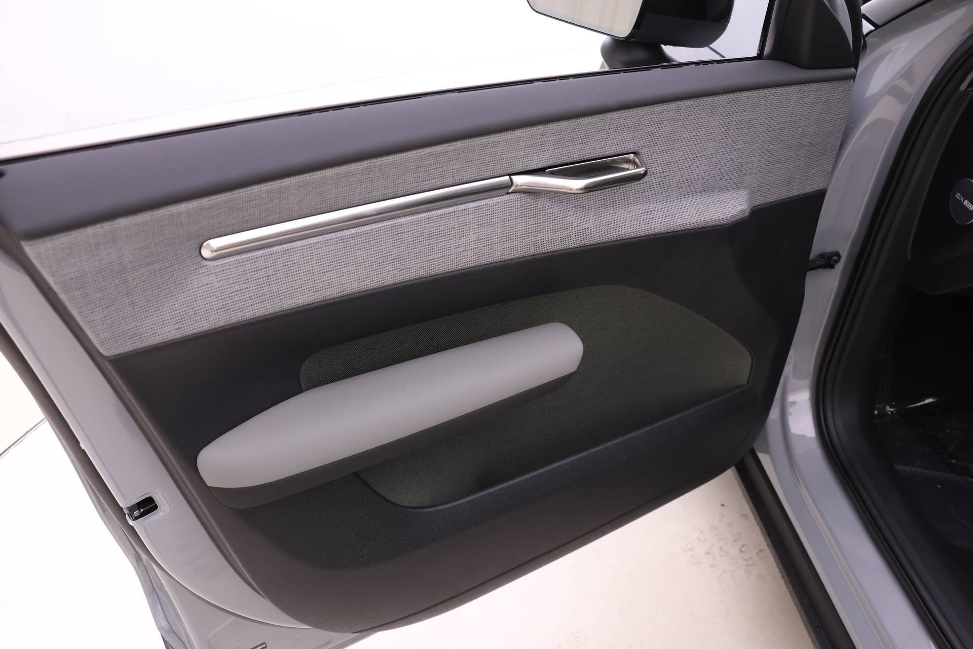 New 2026 Volvo EX30 Cross Country Ultra image 10