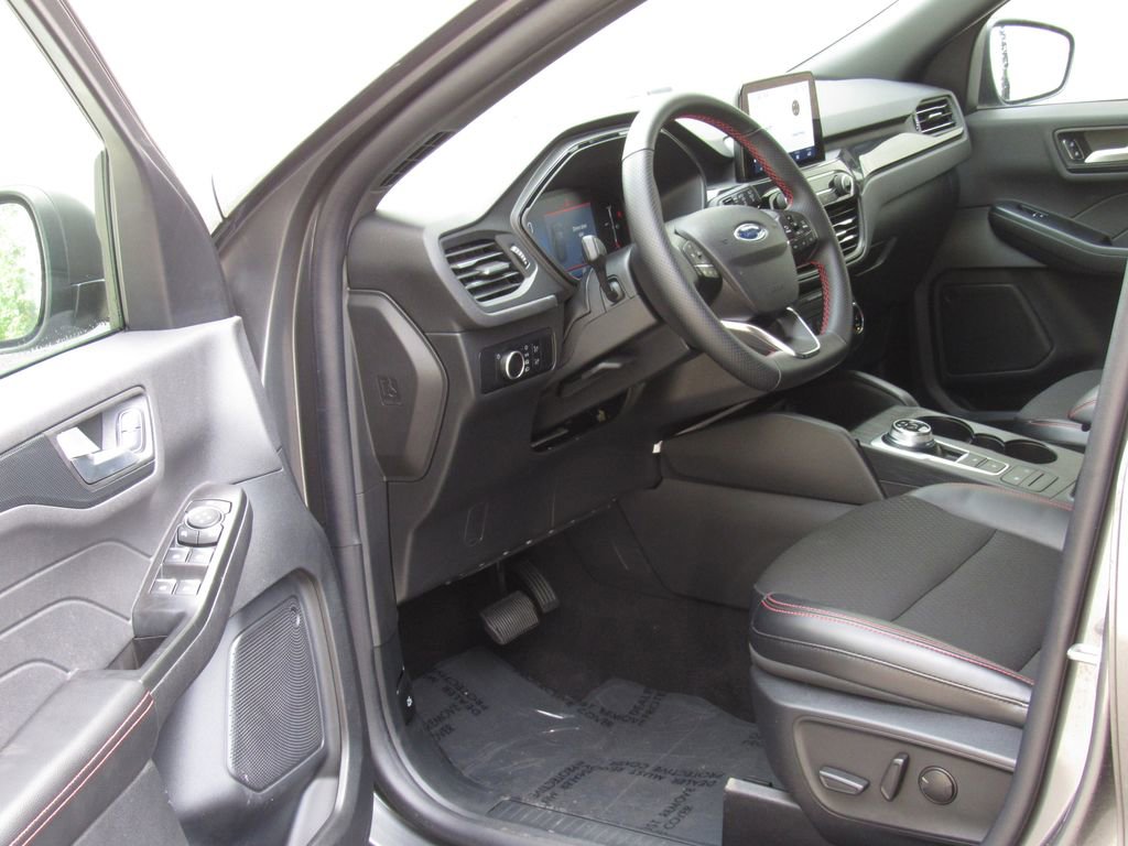 Used 2025 Ford Escape ST-Line AWD/4WD image 10