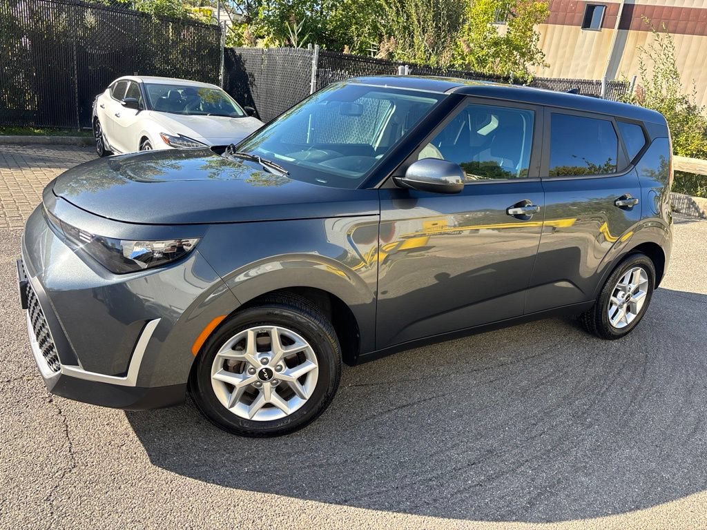 Used 2024 Kia Soul LX w/ Option Group 015 FWD image 1