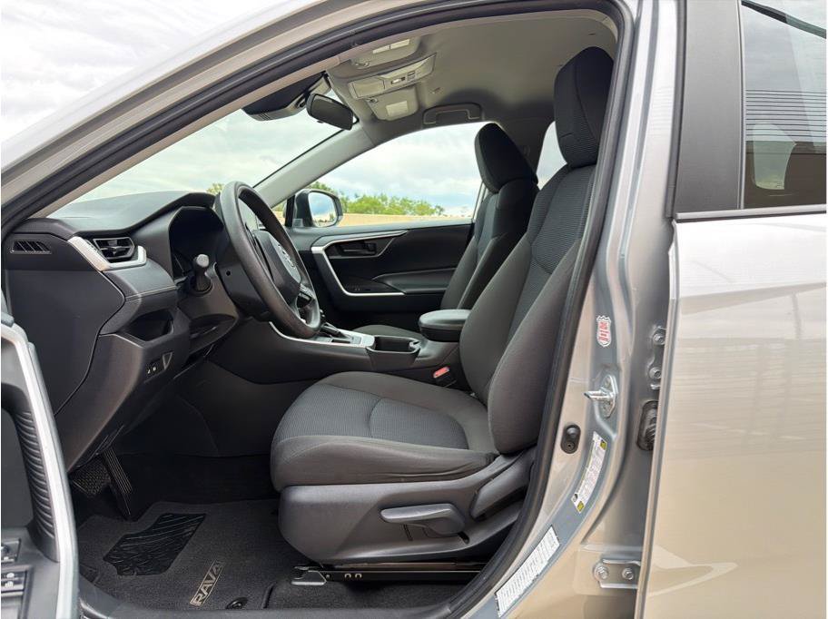 Used 2025 Toyota RAV4 LE AWD/4WD image 11