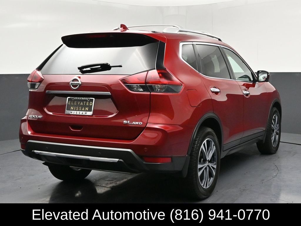 Used 2019 Nissan Rogue SV w/ Premium Package image 4
