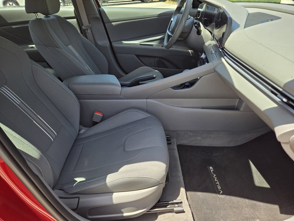 Used 2024 Hyundai Elantra SEL FWD image 14