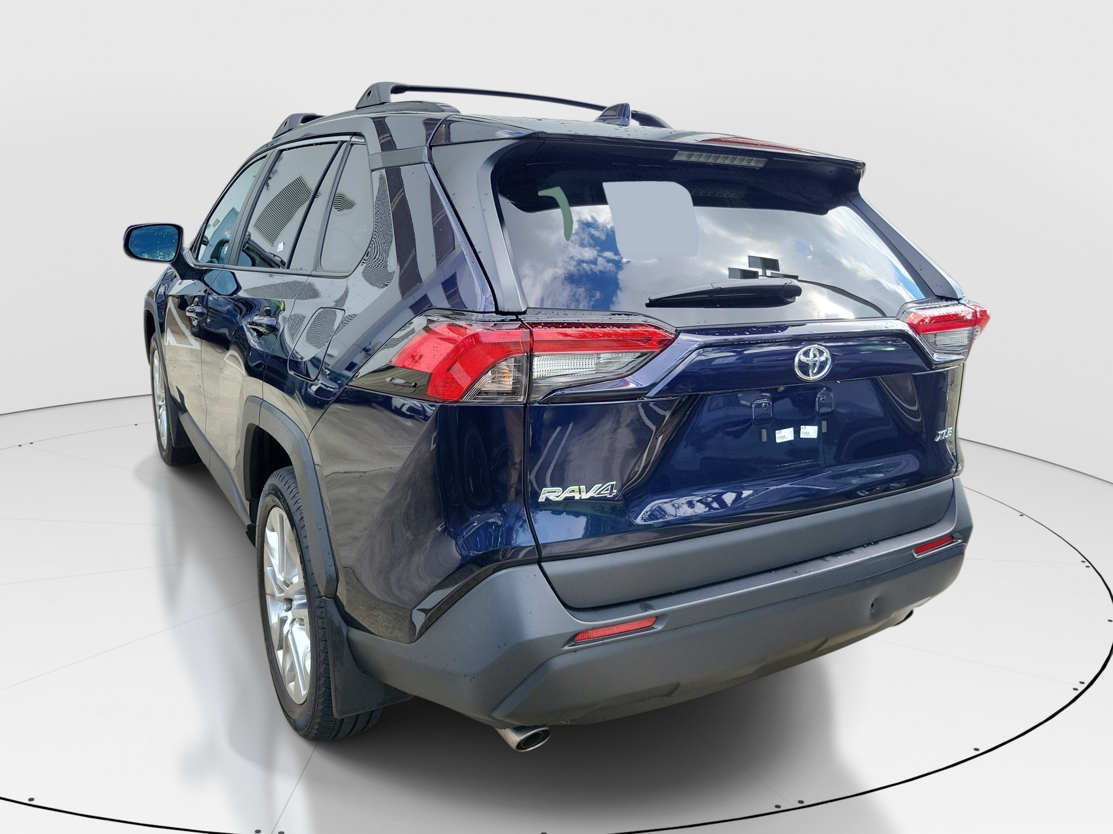 Used 2025 Toyota RAV4 XLE Premium FWD image 5