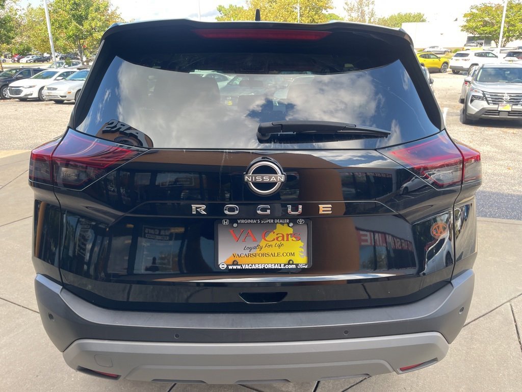 Used 2023 Nissan Rogue S image 5