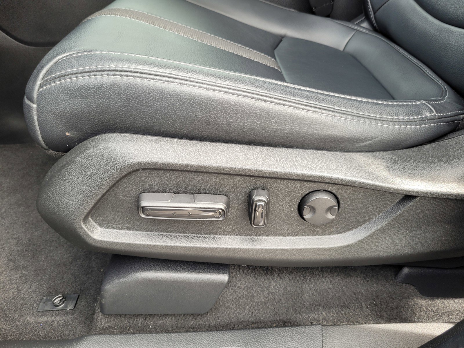 Used 2025 Honda Pilot EX-L image 11