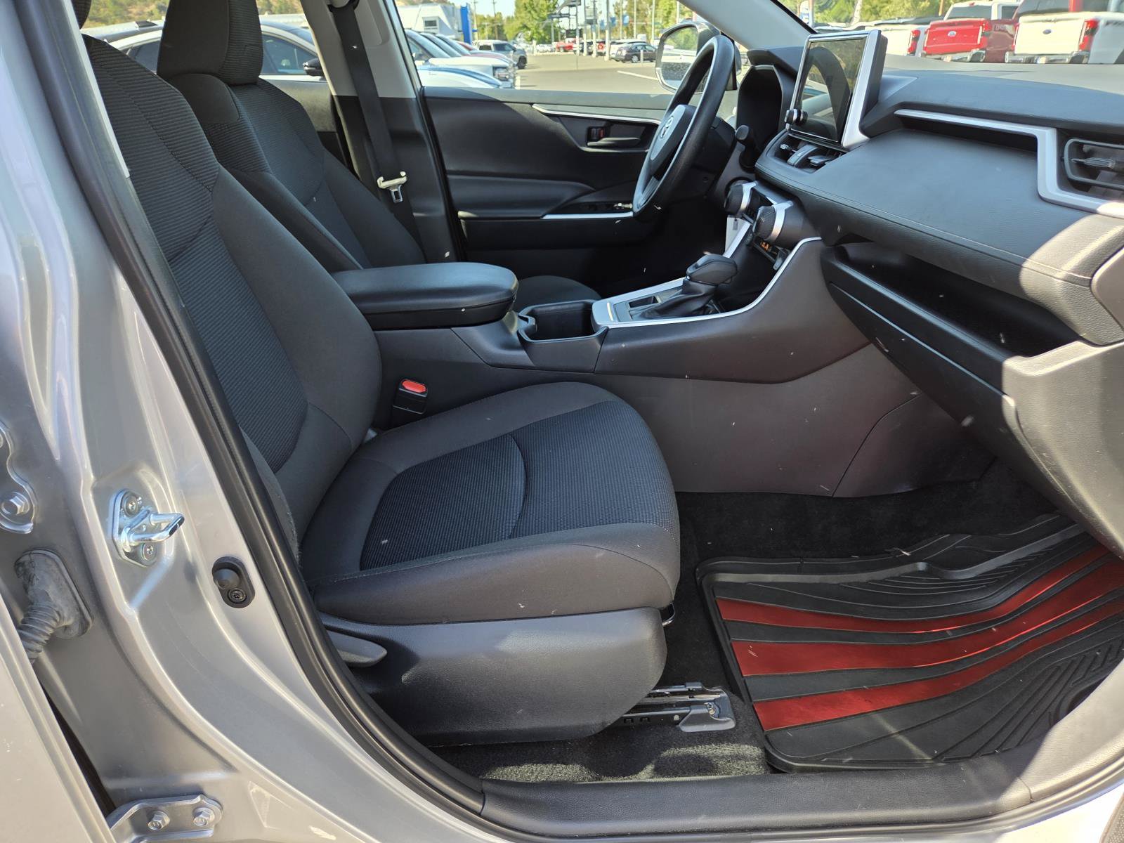 Used 2025 Toyota RAV4 LE AWD/4WD image 20