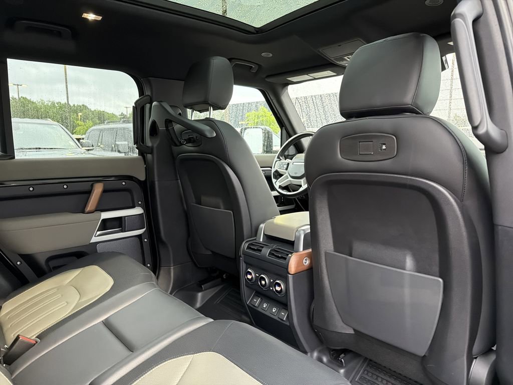 Used 2021 Land Rover Defender 110 X-Dynamic SE AWD/4WD image 14