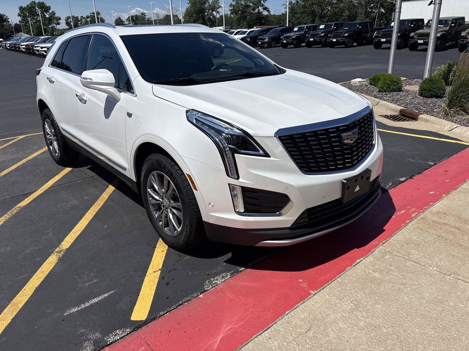 Used 2022 Cadillac XT5 Premium Luxury w/ Technology Package AWD/4WD image 3