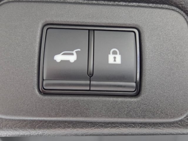 Used 2023 Nissan Rogue Platinum FWD image 13