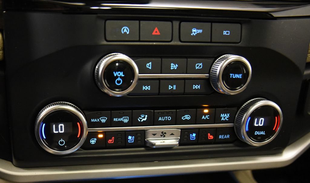 Used 2024 Ford Expedition Limited AWD/4WD image 22