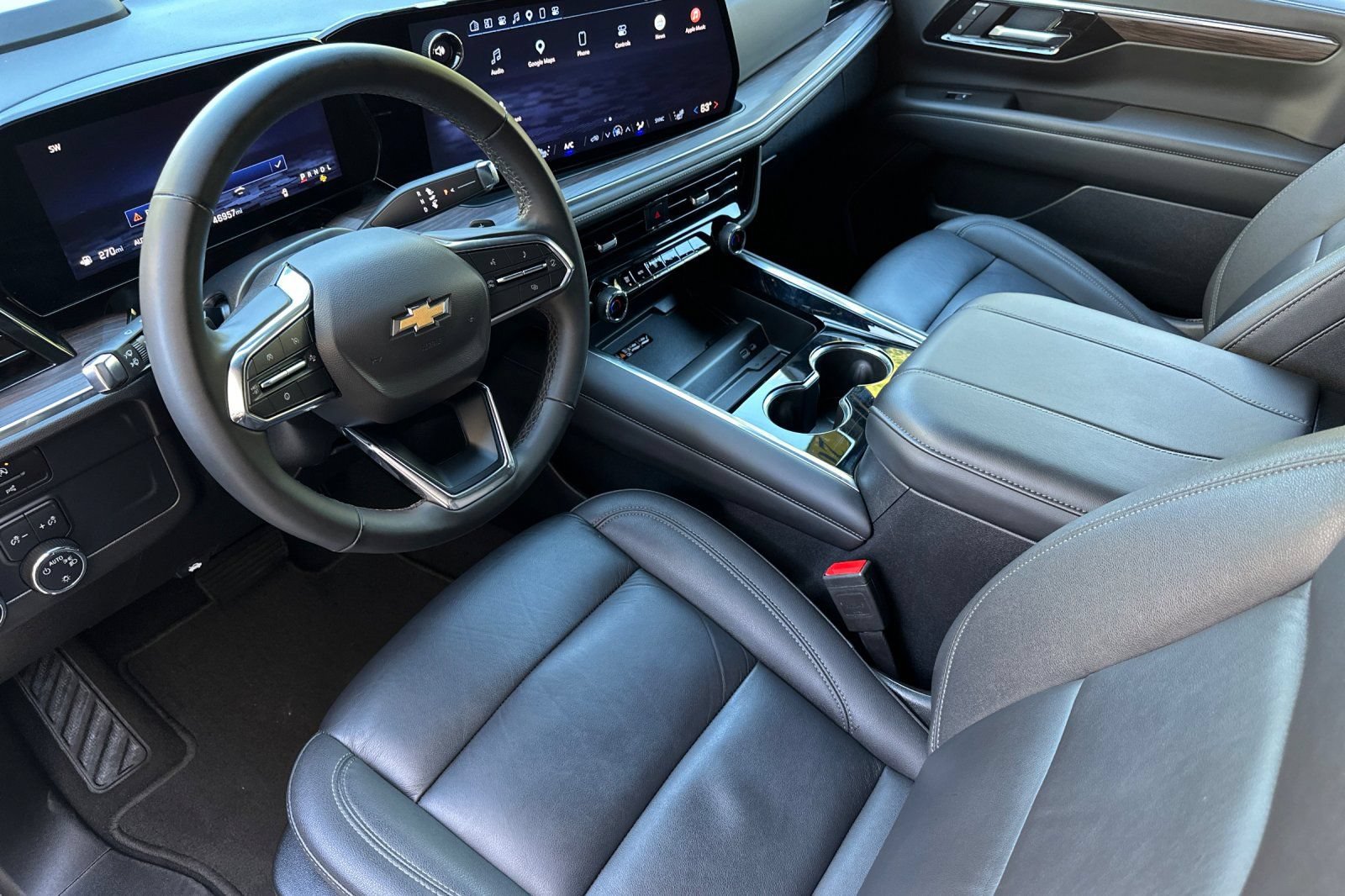 Used 2025 Chevrolet Suburban LT AWD/4WD image 10