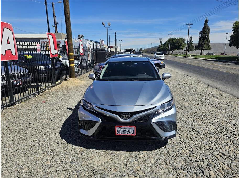 Used 2023 Toyota Camry SE image 2