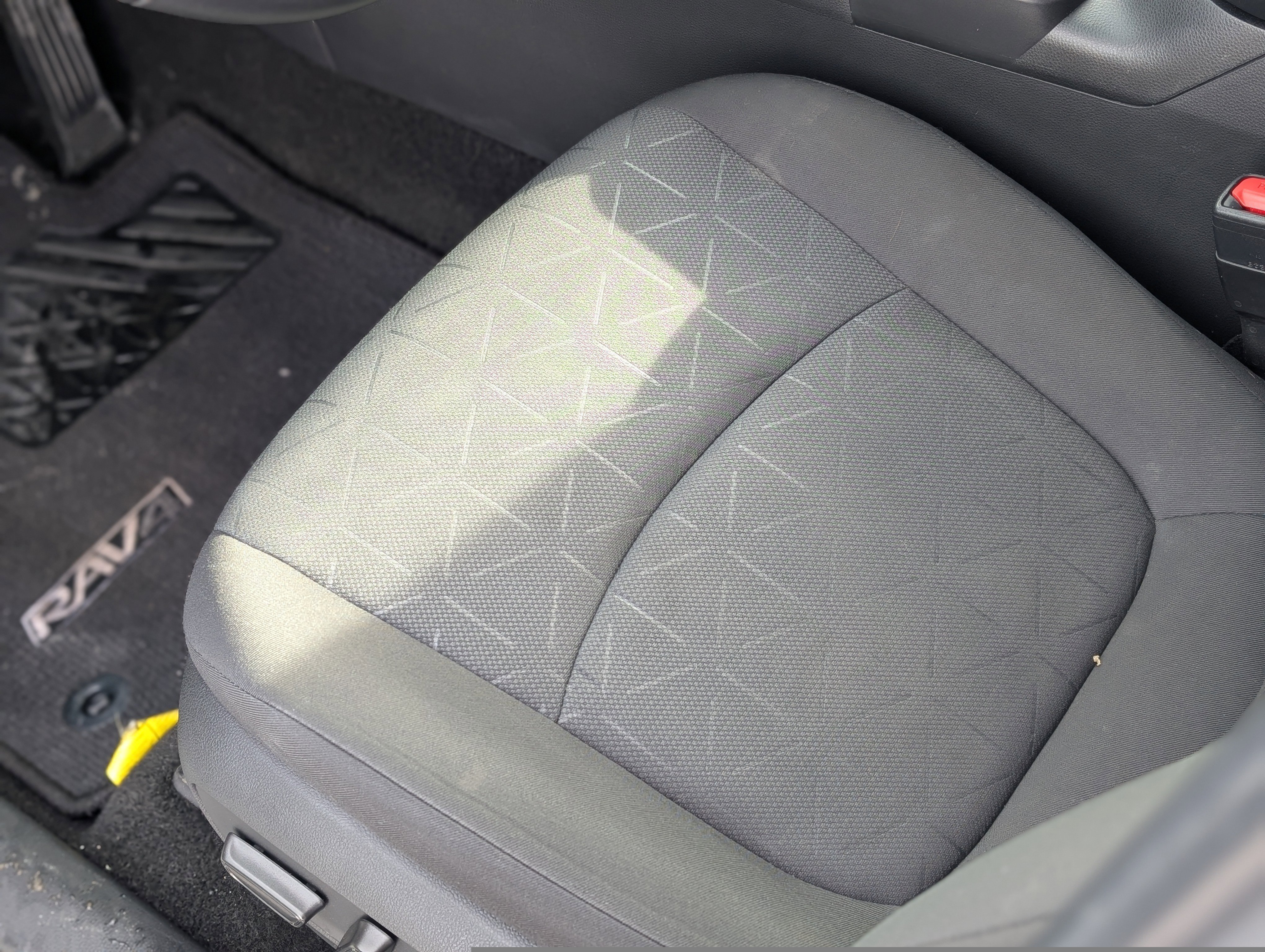 Used 2023 Toyota RAV4 XLE image 30