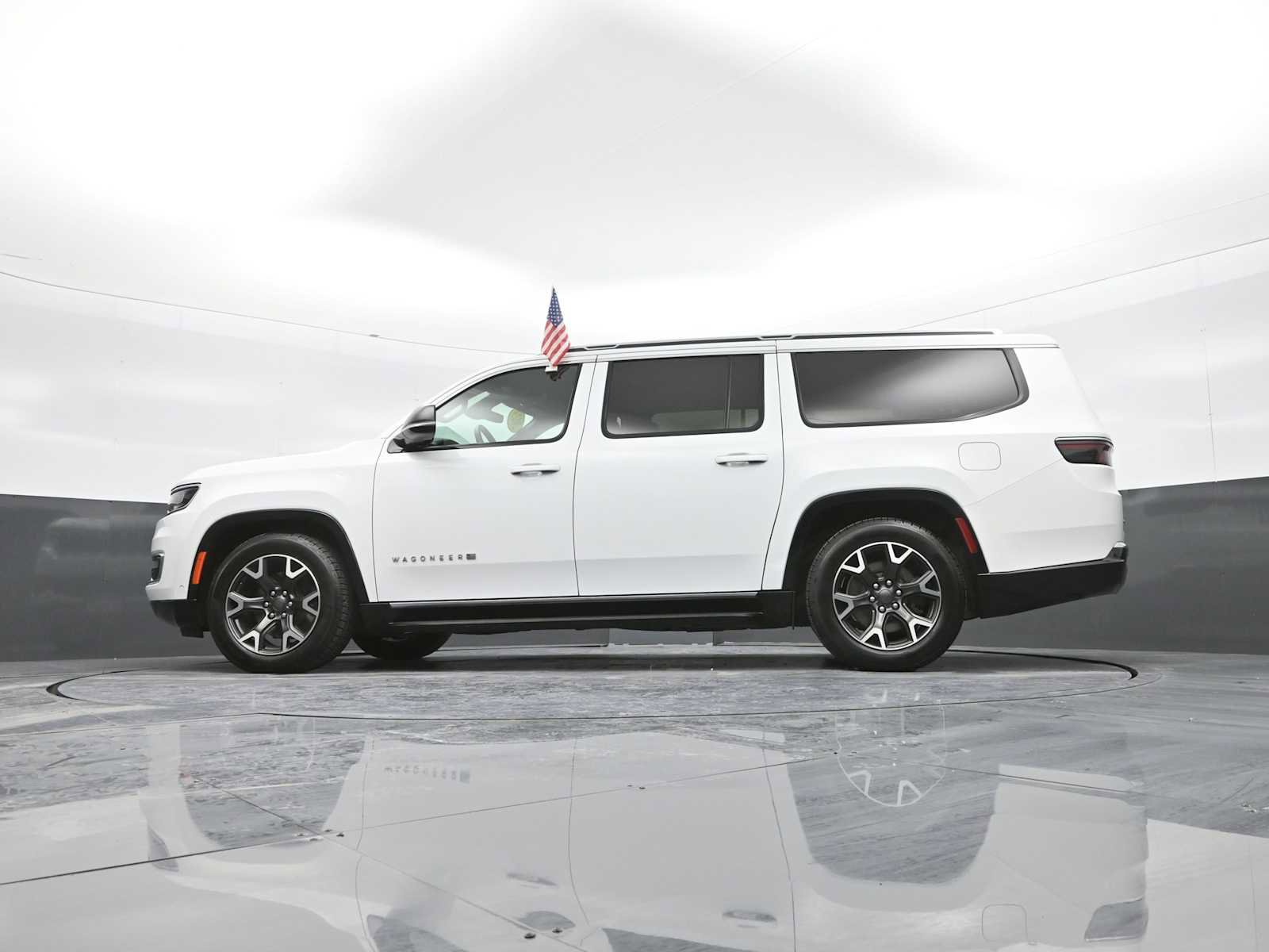 Used 2023 Jeep Wagoneer L Series III w/ Preferred Equipment Group image 40