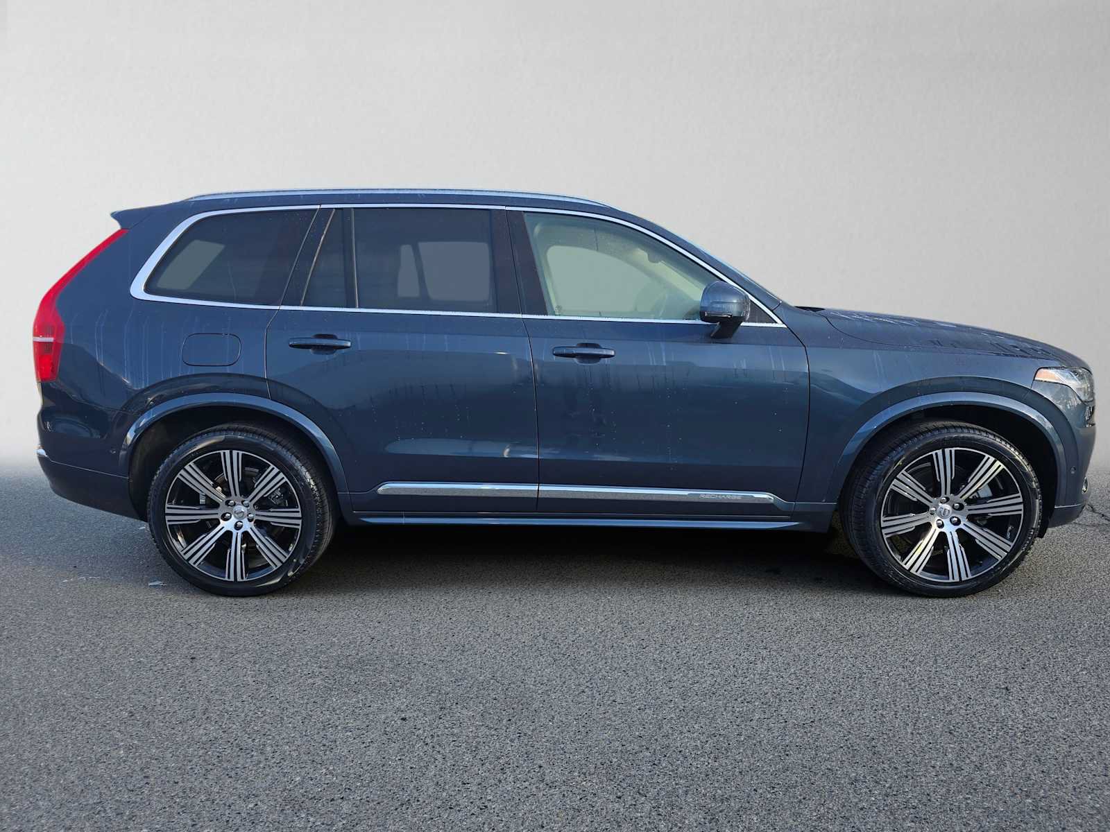 Certified 2024 Volvo XC90 T8 Plus w/ Protection Package Premier AWD/4WD image 3
