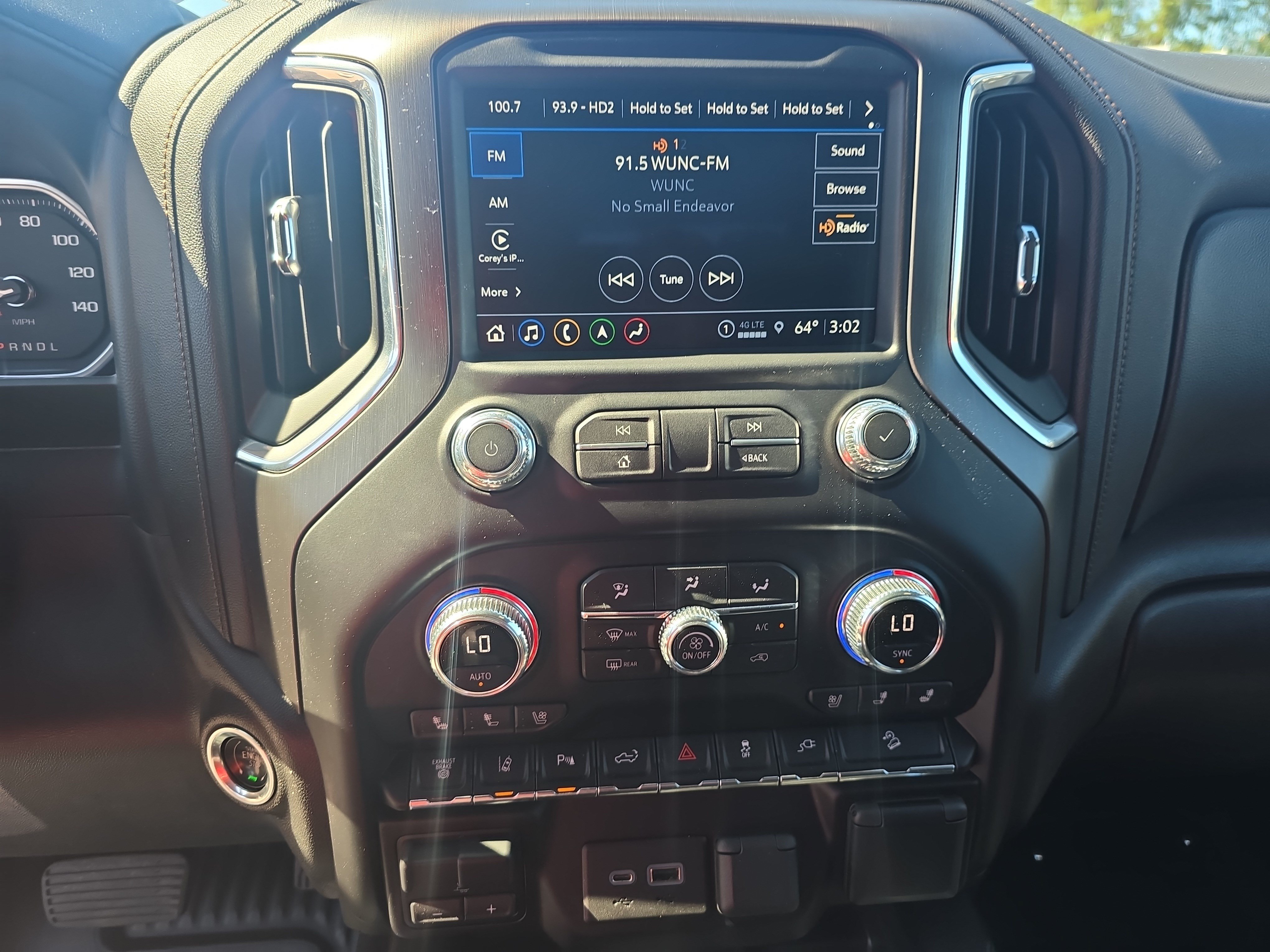 Used 2021 GMC Sierra 2500 AT4 w/ AT4 Preferred Package AWD/4WD image 21