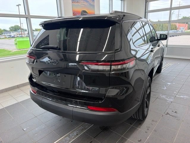 Used 2025 Jeep Grand Cherokee L Altitude AWD/4WD image 5