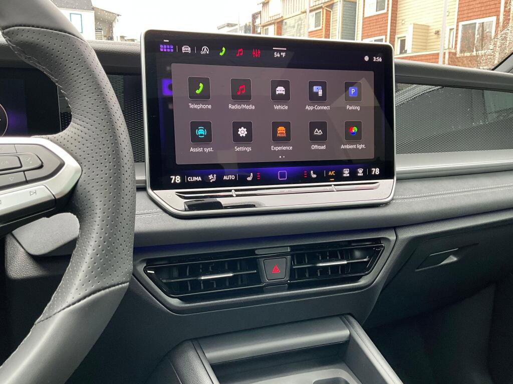 New 2026 Volkswagen Tiguan SE R-Line image 18