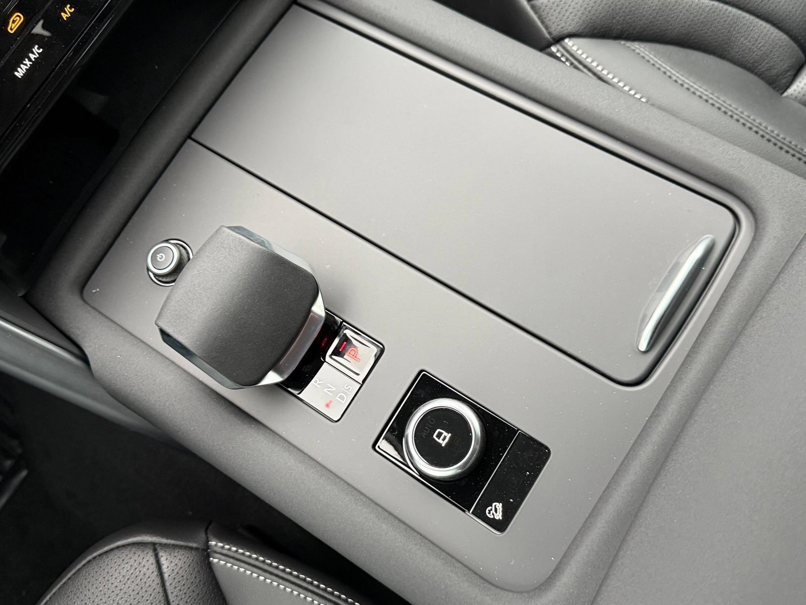 New 2026 Land Rover Discovery S AWD/4WD image 32