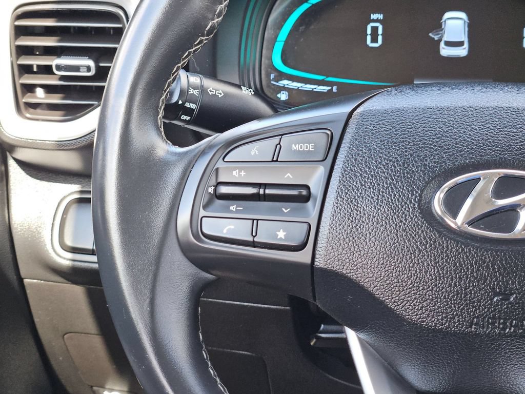 Used 2025 Hyundai Venue SEL FWD image 23