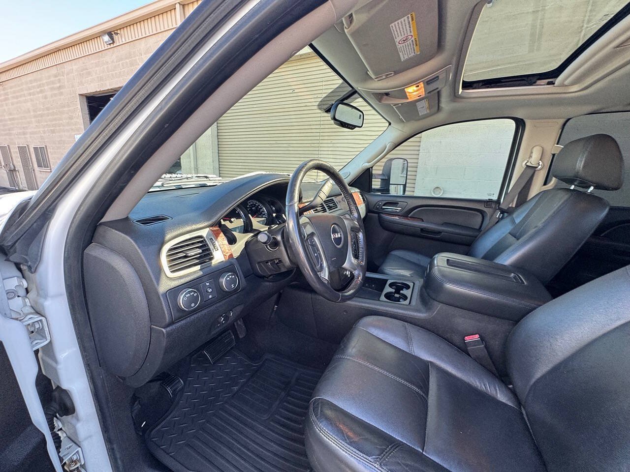 Used 2007 GMC Sierra 3500 SLT w/ Entertainment Package AWD/4WD image 29