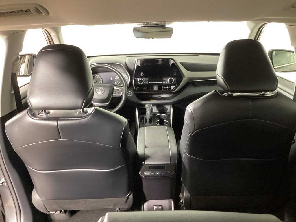 Used 2023 Toyota Highlander XLE AWD/4WD image 23