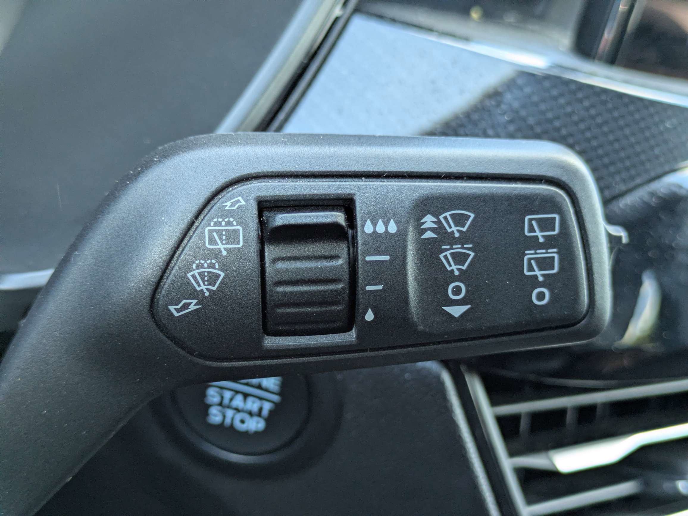 Used 2025 Ford Escape ST-Line FWD image 18
