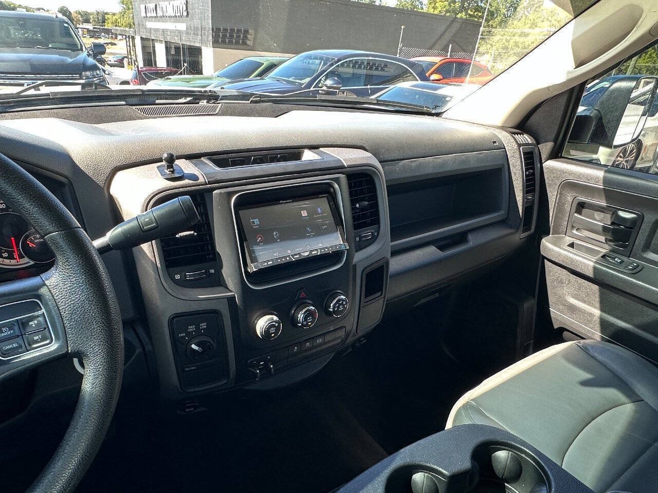 Used 2017 RAM 2500 Tradesman w/ Chrome Appearance Group AWD/4WD image 16