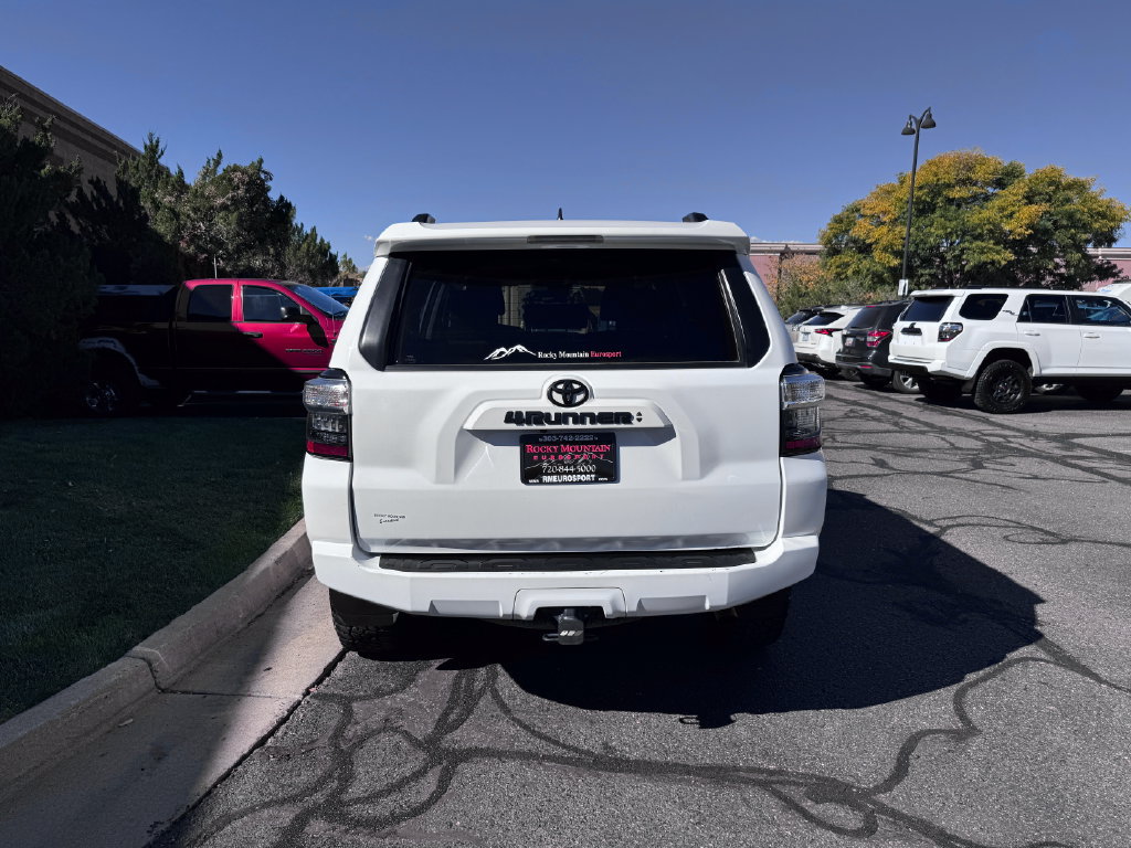 Used 2022 Toyota 4Runner SR5 AWD/4WD image 10