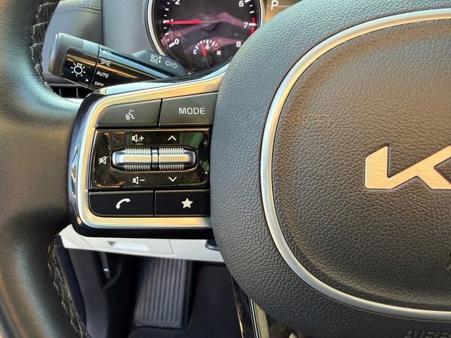 Used 2024 Kia Carnival LX image 17