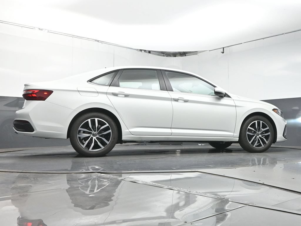 New 2026 Volkswagen Jetta SE FWD image 36