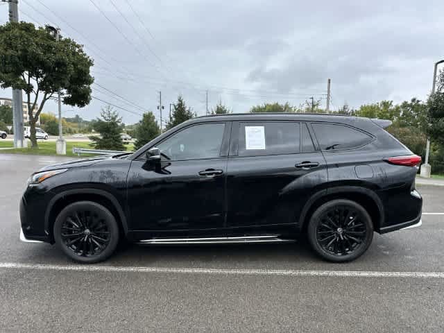 Used 2023 Toyota Highlander XSE FWD image 2