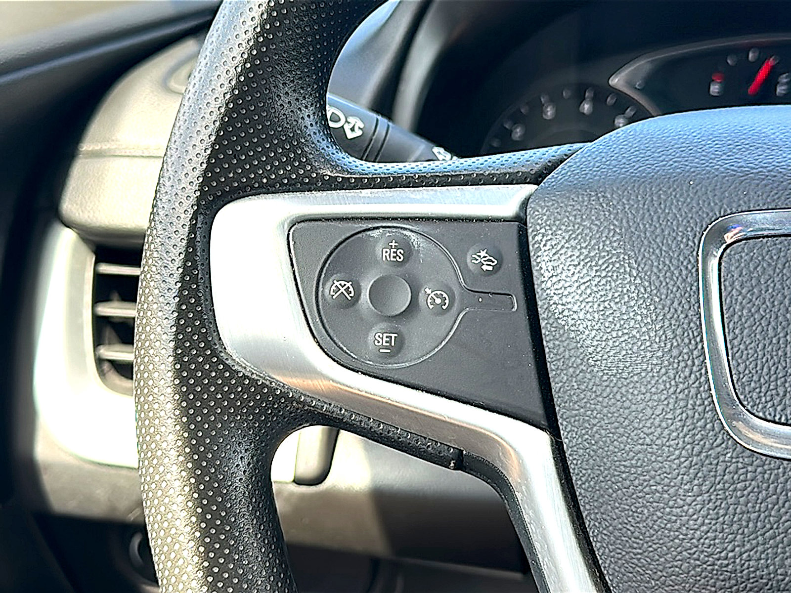 Used 2024 GMC Terrain SLE FWD image 29