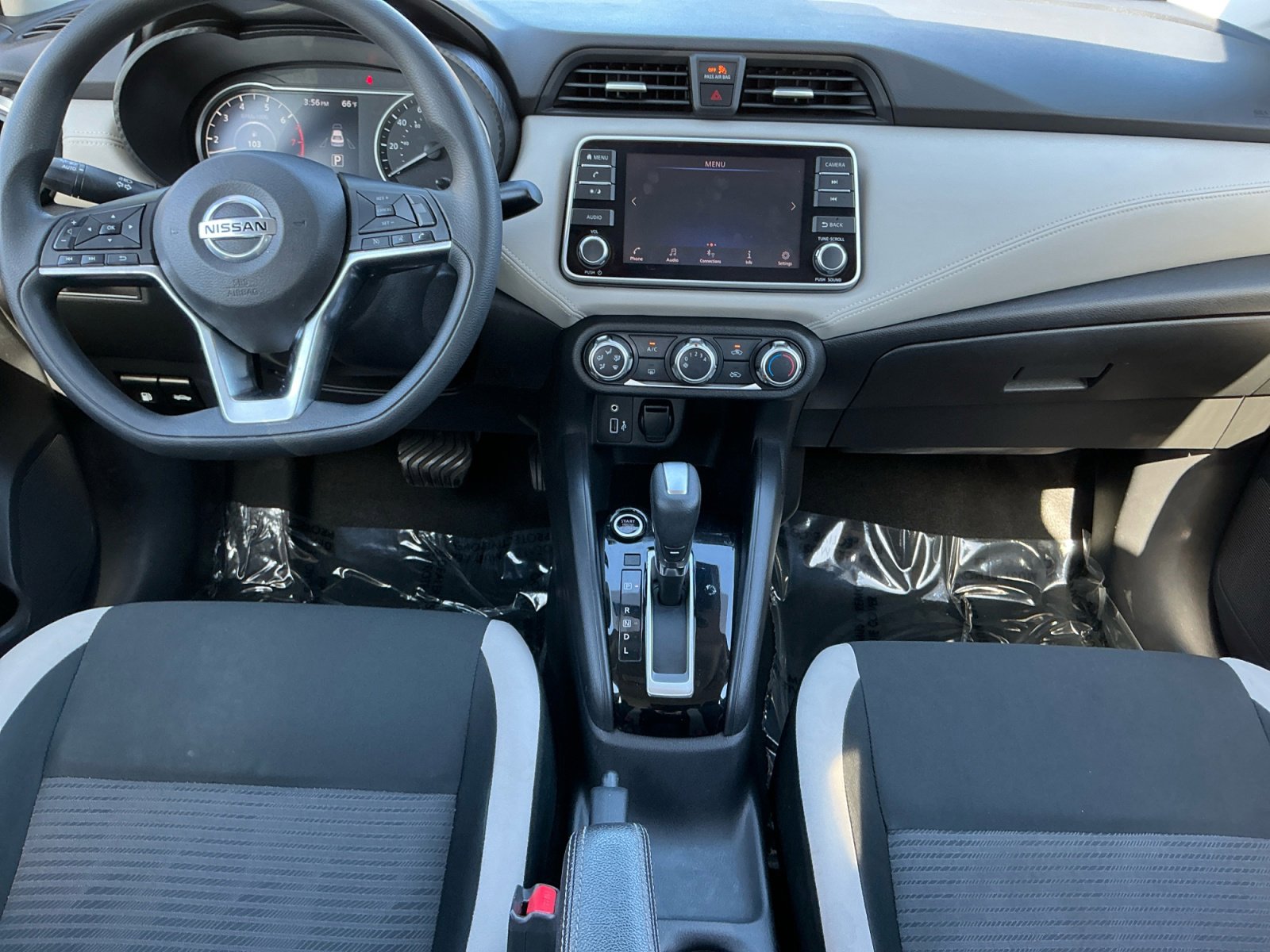 Used 2020 Nissan Versa SV w/ Trunk Package image 10