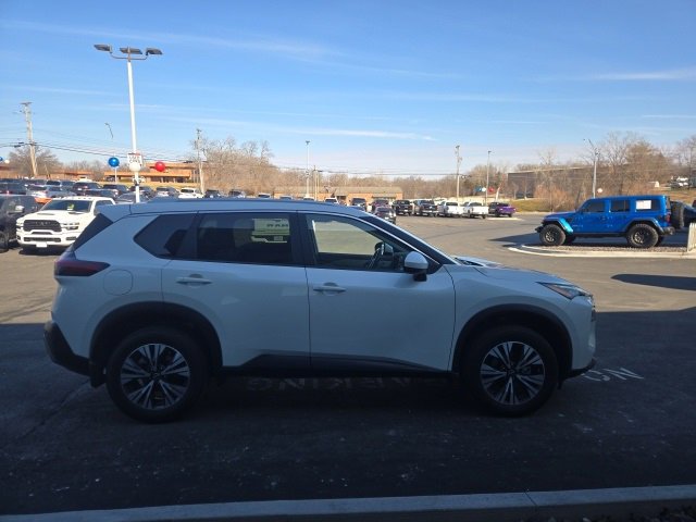 Used 2023 Nissan Rogue SV w/ SV Premium B Package image 2