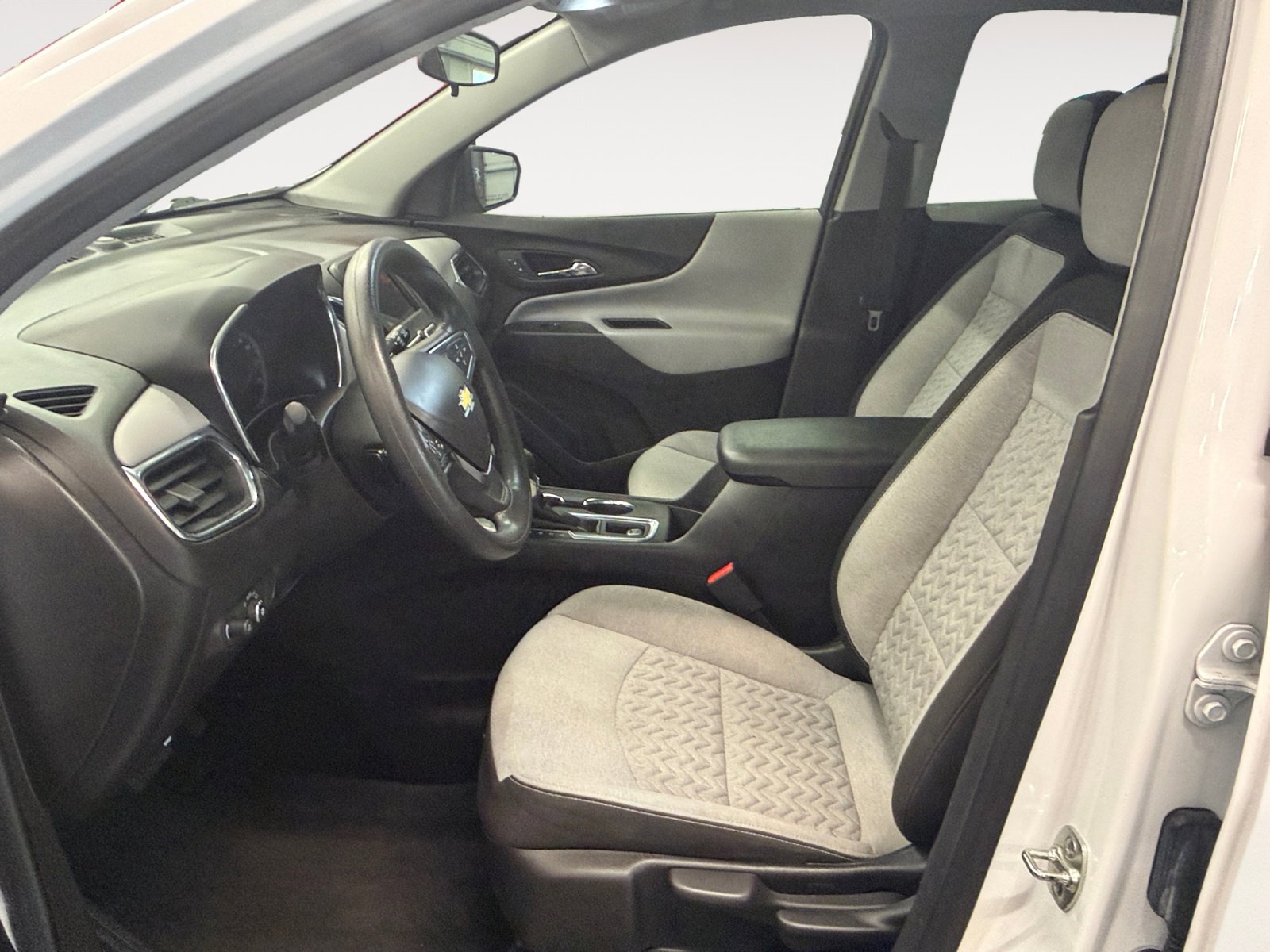 Used 2024 Chevrolet Equinox LS image 23