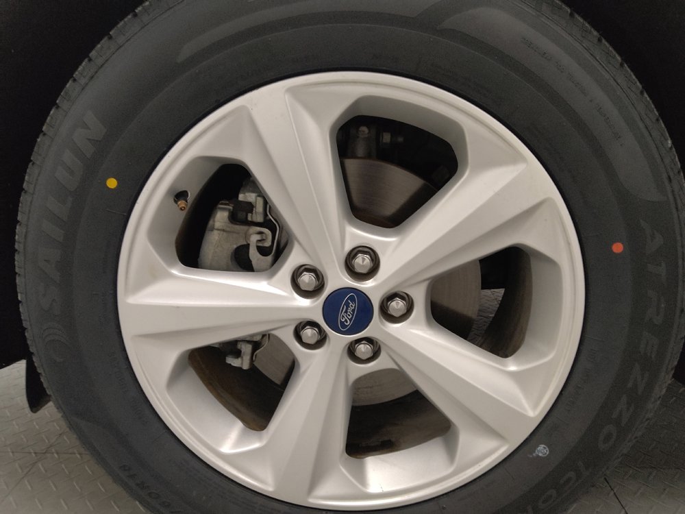 Used 2019 Ford Edge SE image 31