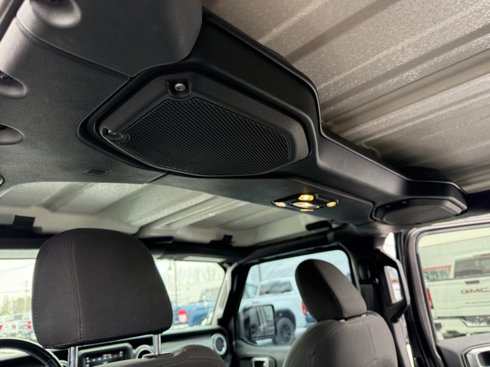 Used 2019 Jeep Wrangler Unlimited Sahara w/ Safety Group image 32