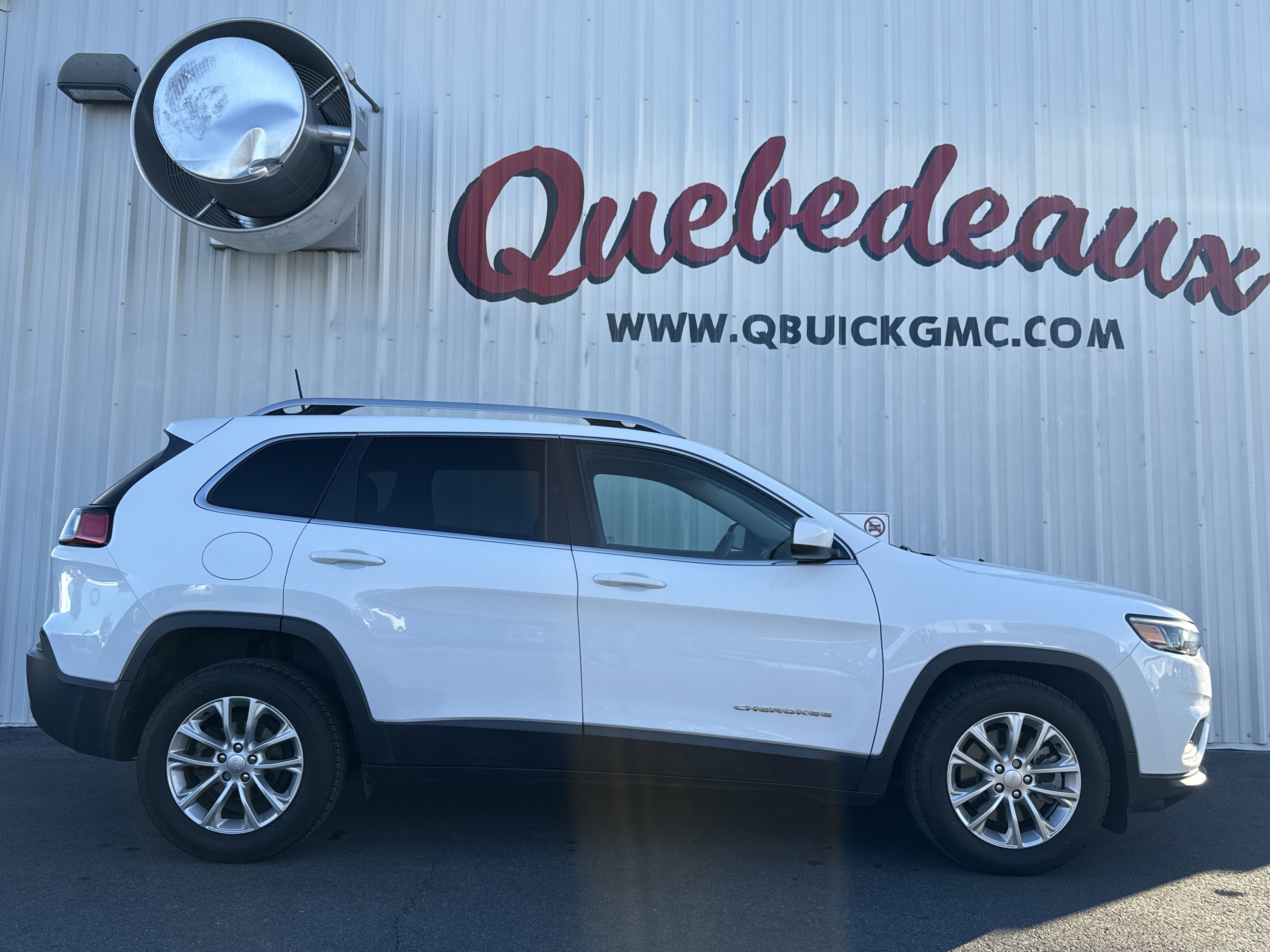 Used 2019 Jeep Cherokee Latitude w/ Popular Appearance Group image 19