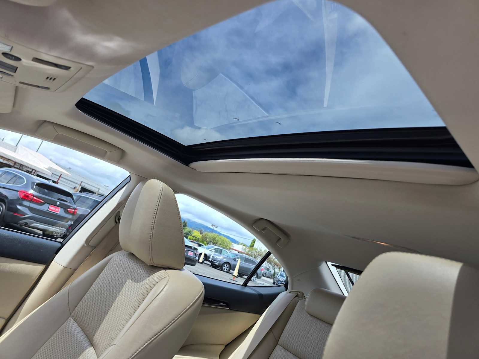 Used 2015 Lexus ES 350 w/ Luxury Package FWD image 23