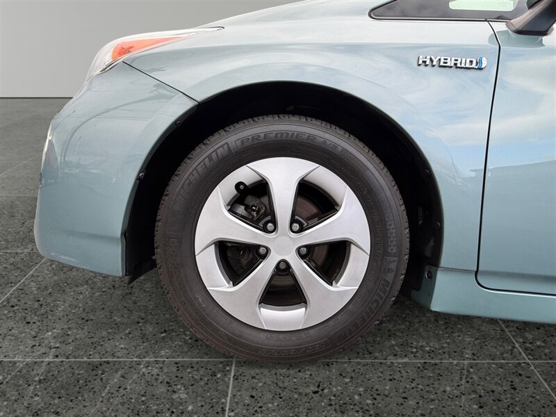 Used 2015 Toyota Prius Four FWD image 15
