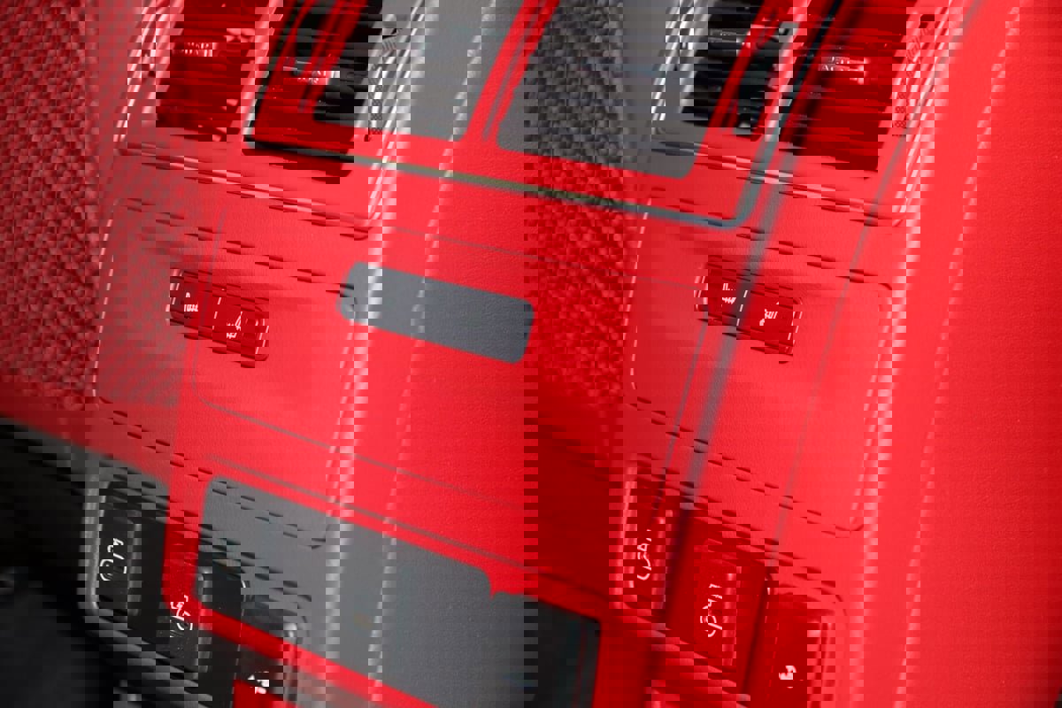 Used 2024 Jaguar F-PACE SVR image 21