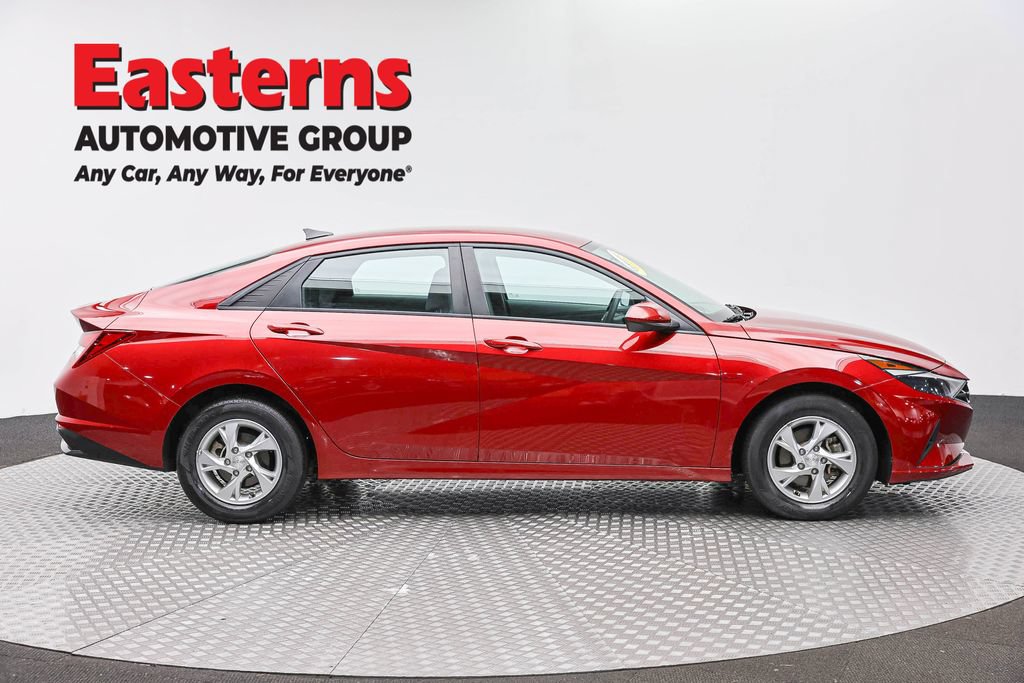 Used 2023 Hyundai Elantra SE FWD image 4