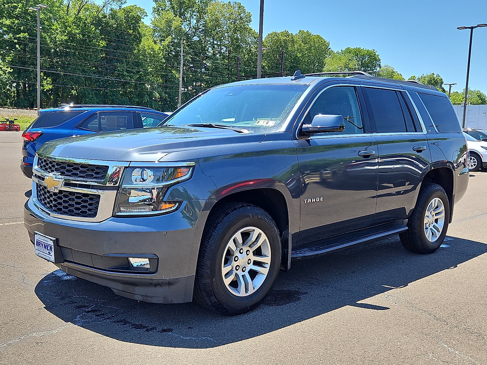 Used 2019 Chevrolet Tahoe LT w/ Luxury Package AWD/4WD image 3