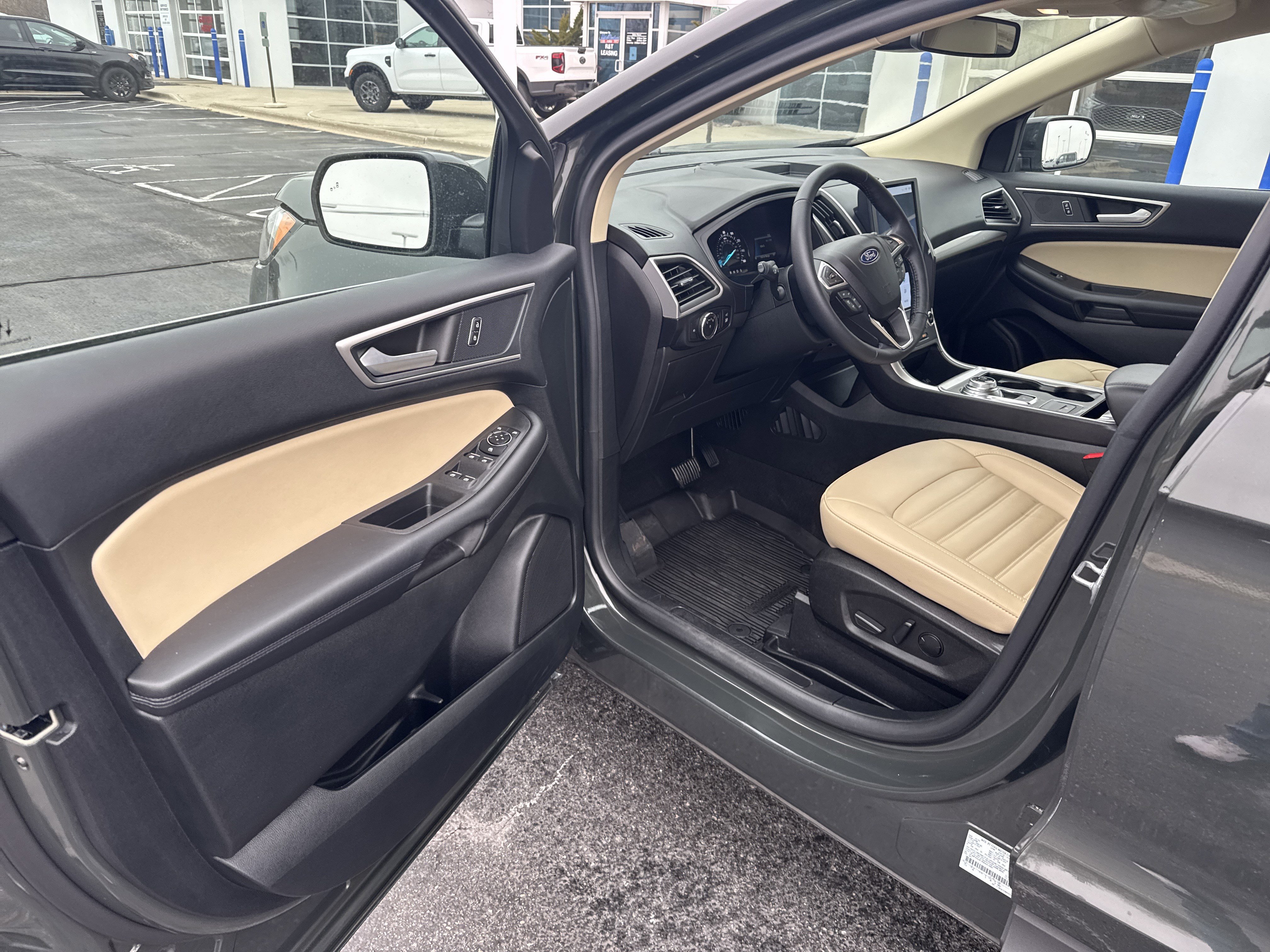 Used 2024 Ford Edge SEL w/ Convenience Package image 19